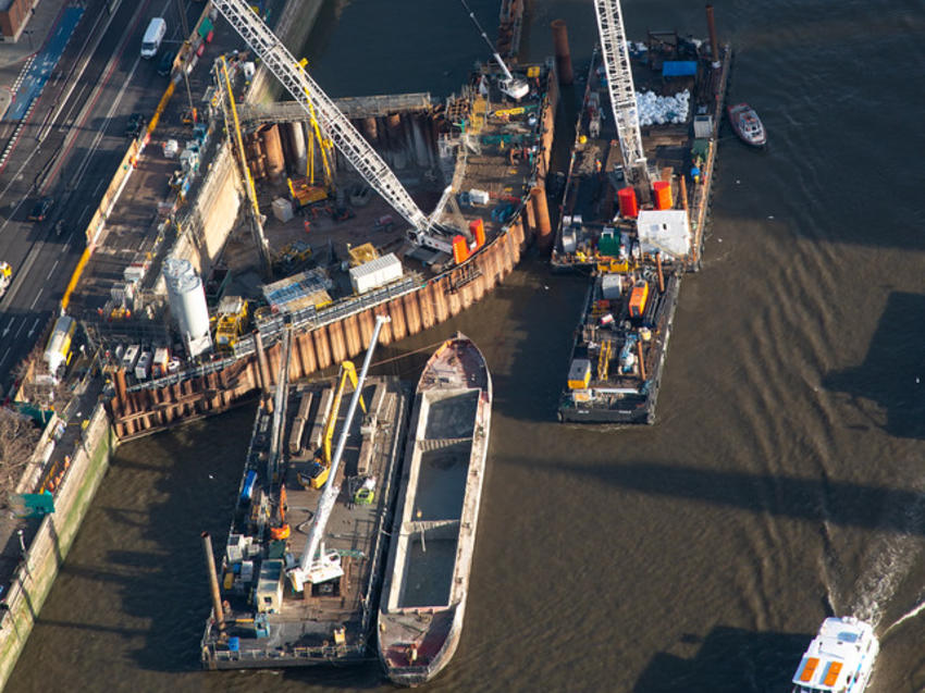 rigs working on blackfriars bridge over the thames river